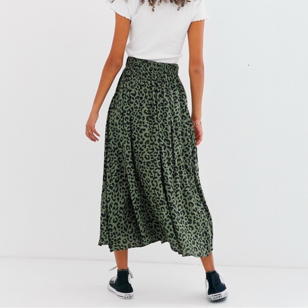 ASOS Floaty Midi Skirt with Button Waist Detail in Leopard Print - Size 8 - Picture 4 of 10